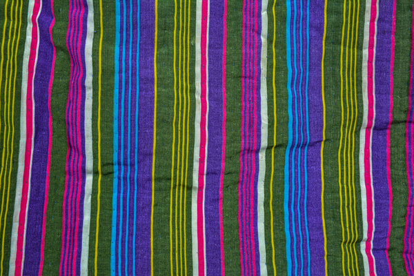 типичный центрально-азиатский полосатый декор ткани..