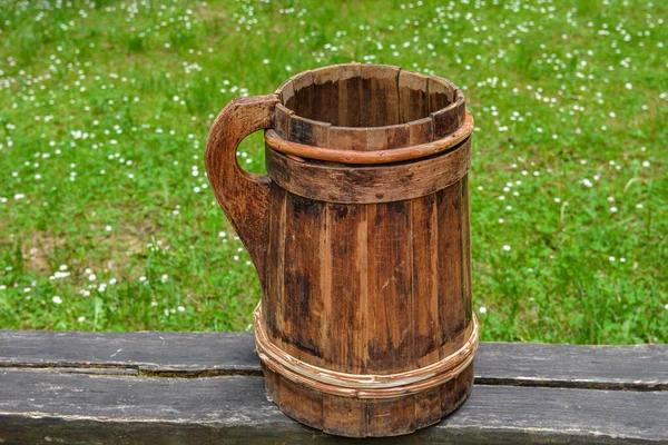 Old Cracked Wooden Buckets Traditional Water Container Wooden Bucket Old — Zdjęcie stockowe