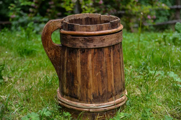 Old Cracked Wooden Buckets Traditional Water Container Wooden Bucket Old — Stok fotoğraf