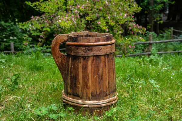 Old Cracked Wooden Buckets Traditional Water Container Wooden Bucket Old — Stock Photo, Image