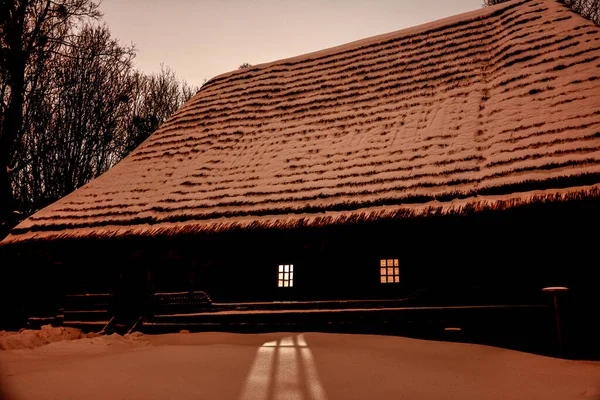 Romantischer Blick Auf Alte Traditionelle Holzhütte Wald Eingebettet Malerische Nördliche — Stockfoto