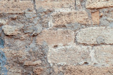 Taş duvarın dokusu. Eski kalenin taş duvarının arka plan dokusu. Arka plan ya da doku olarak taş duvar. Bir taş duvarın parçası, arkaplan veya doku için