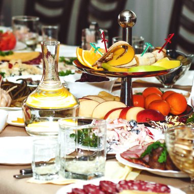 Bu fotoğraf, Ukrayna 'da yumurta ve Paskalya' da servis edilen geleneksel Paskalya tablosunu tasvir ediyor..