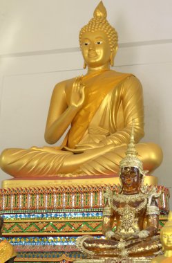 buda statue.gold.buddhism