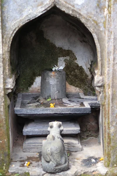 Selektivní Zaměření Lorda Shiva Ling Uctíván Bohem Nandi Chrámu Madhukeshwara — Stock fotografie