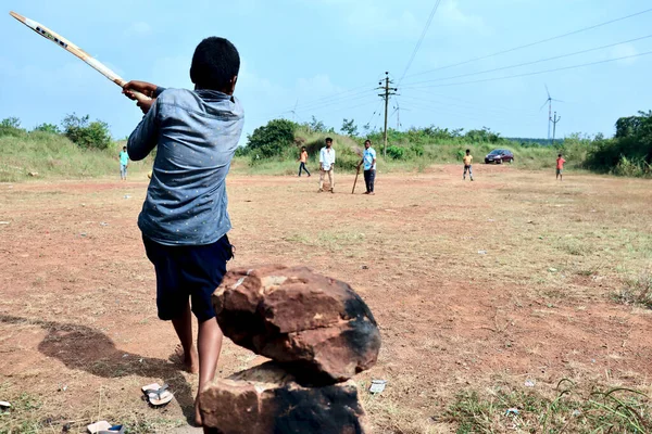 Белгет Штат Карнатака Индия Нов 2021 Мальчик Индийской Деревни Бьет — стоковое фото