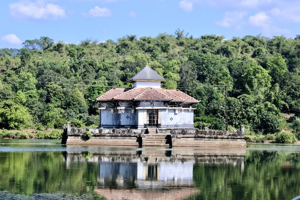 Varanga Jain Basadi Temple Situated Middle Pond Devotees Tourists Have — Stock Photo, Image