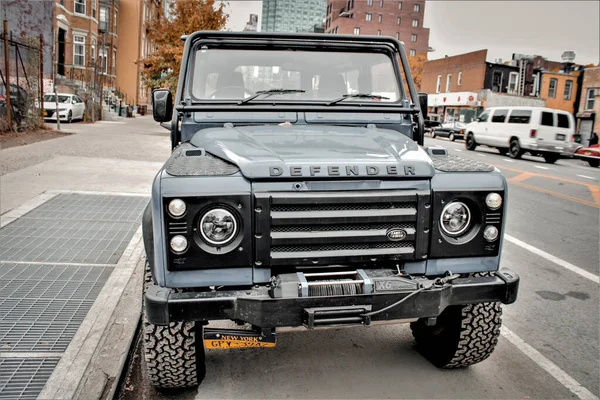 New York Şehri, New York, ABD - 5 Kasım 2019 New York Eyaleti Polis Teşkilatı 'na ait nadir bir LAND ROVER DEFENDER.