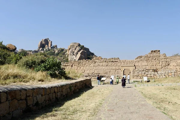 Chitradurga, Karnataka, Hindistan - 30 Ocak 2022: Fort gezginleri.