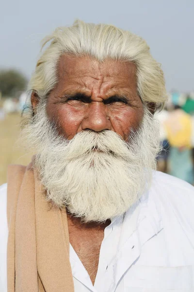 Haveri Karnataka India 2022年2月19日 インドの老人の頭部を撮影した肖像画 伝統的な北カルナタカの男 ストックフォト