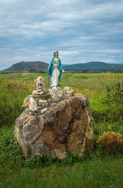 Batı Ukrayna, Meryem Ana heykeli