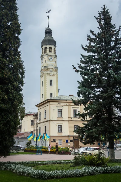 West-Oekraïne, snyatyn, city hall — Stockfoto