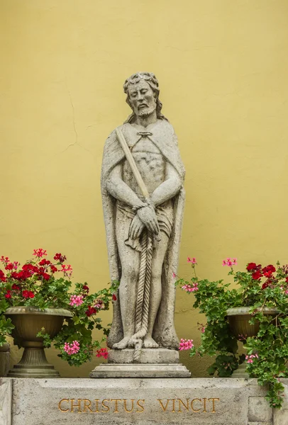 West Ukraine, Sculpture of Christ at Catholic Church — Stock Photo, Image