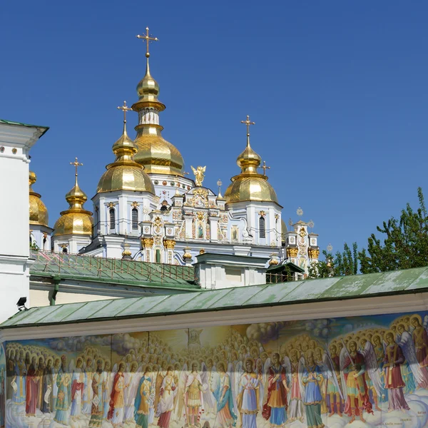 Ucrania, Kiev, Catedral de Michael Zlatoverhyy — Foto de Stock