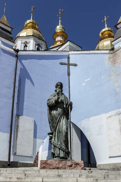 Ucrania, Kiev, Monumento a la Catedral de Michael Zlatoverhyy — Foto de Stock