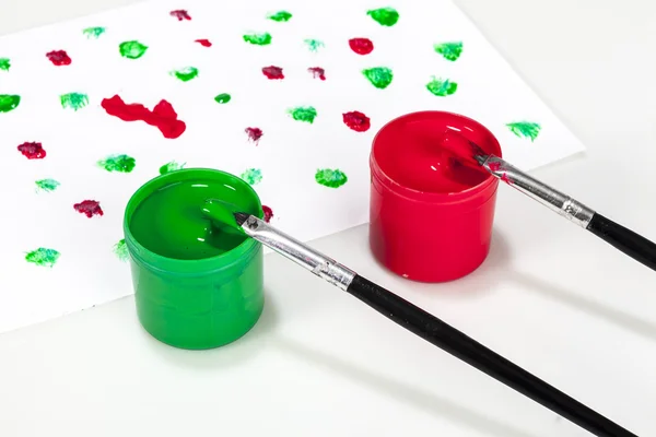 Red and green paint boxes with brushes — Stock Photo, Image