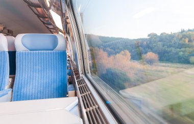 Modern tren.