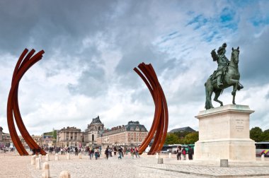 Versailles louis 14 anıt ile kare. Paris, Fransa.
