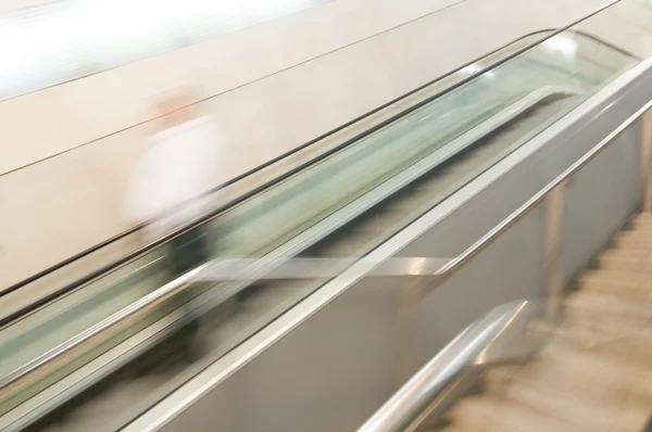 Sammanfattning av rulltrappan i rörelse. — Stockfoto