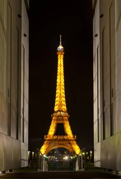 Eiffeltornet på natten. Paris, Frankrike. — Stockfoto