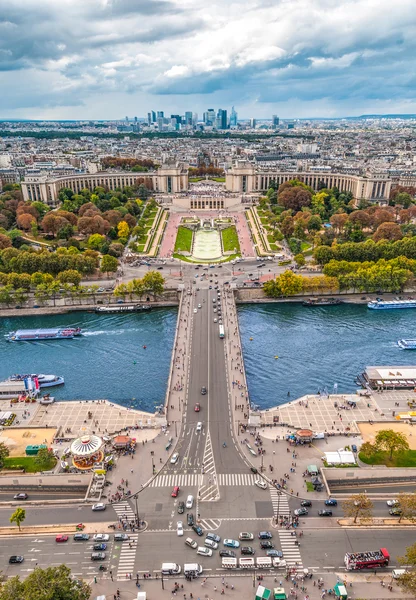 Eyfel Kulesi 'nden Paris manzarası. — Stok fotoğraf