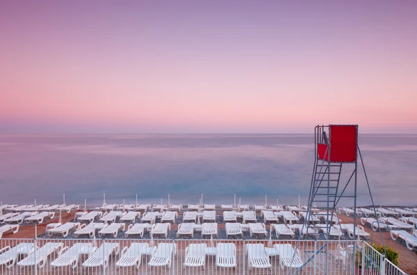 Playa al atardecer en el resort . —  Fotos de Stock