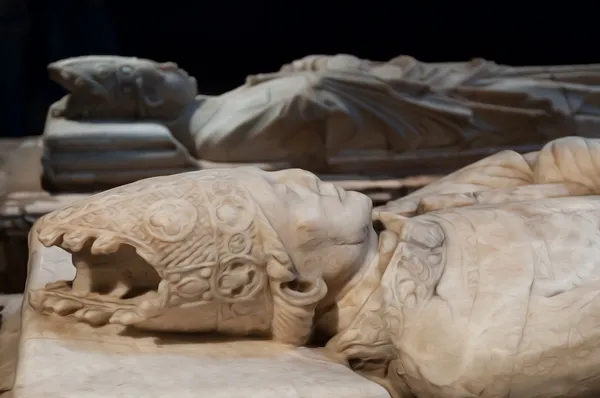 Tombeau avec deux dans l'église de Tolède, Espagne . — Photo