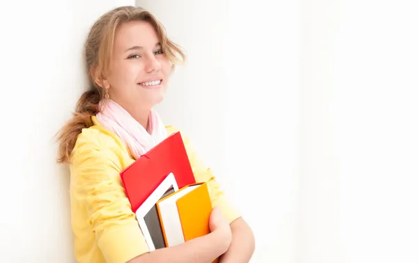 beyaz zemin üzerine genç güzel kız öğrenci.