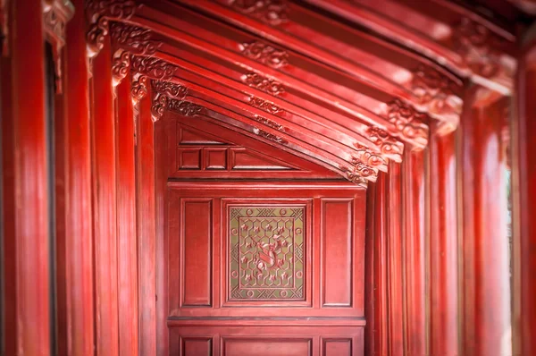 Red wooden hall in Citadel of Hue, Vietnam, Asia. — Stock Photo, Image