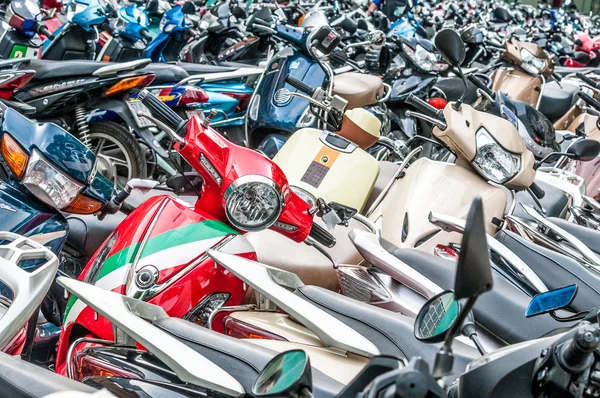 Wiele motocykli na parking strefy. — Zdjęcie stockowe