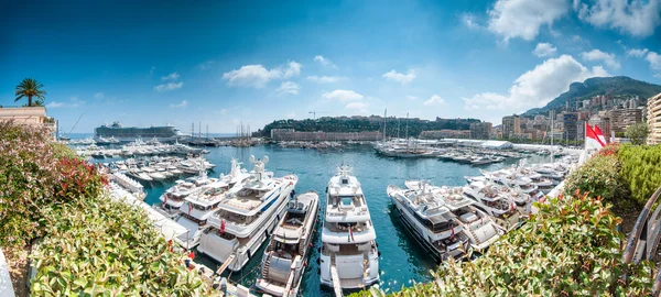 Panorama över Monacos hamn. — Stockfoto