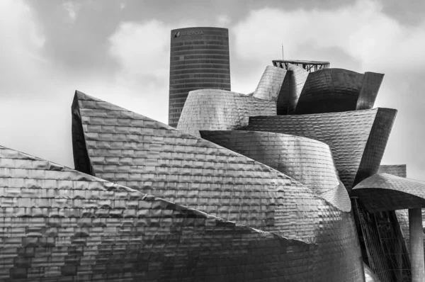 Guggenheim Müzesi bilbao, İspanya, Avrupa'nın görünümü. — Stok fotoğraf