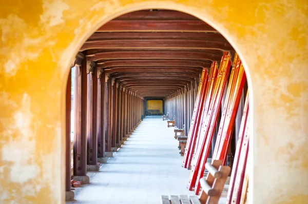 Sala arqueada de la ciudadela de Hue, Vietnam, Asia . — Foto de Stock