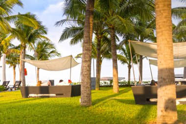 insanlar tropik sıcaklığında rahatlatıcı