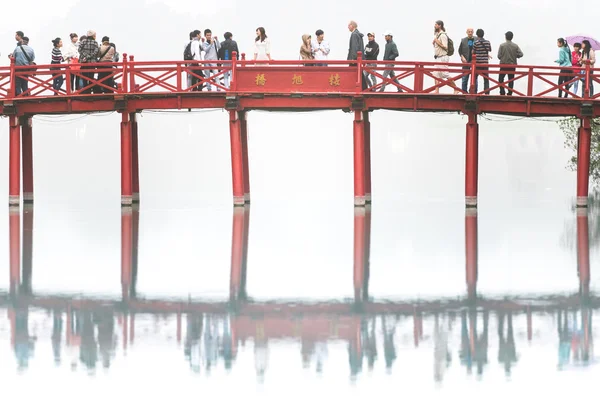 People walking across Huc Bridge — Stock Photo, Image