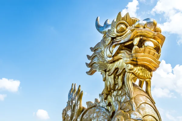 Dragon staty i vietnam — Stockfoto