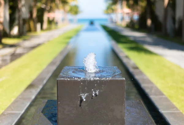 Pequena fonte decorativa — Fotografia de Stock