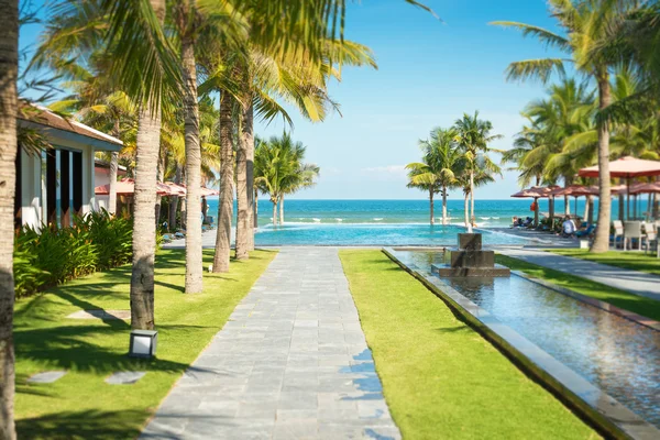 Vacker utsikt över tropiska resort — Stockfoto