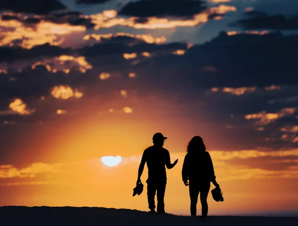 Coppia Tramonto Spiaggia Santa Monica California Stati Uniti America Sole — Foto Stock