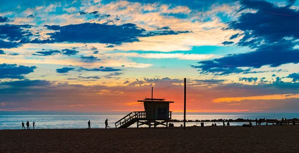 Rettungsschwimmkabine Bei Sonnenuntergang Santa Monica Kalifornien Vereinigte Staaten Von Amerika lizenzfreie Stockbilder