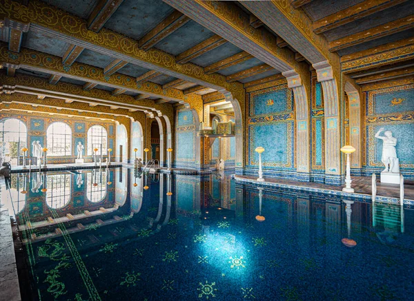 Hearst Castle Amerikas Forenede Stater November 2016 Swimmingpool Overdådigt Palæ Royaltyfrie stock-billeder