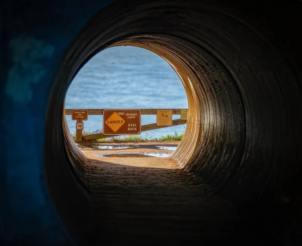 Kaliforniya Amerika Birleşik Devletleri Ndeki Big Sur Kıyısındaki Tünel Arkaplanda — Stok fotoğraf