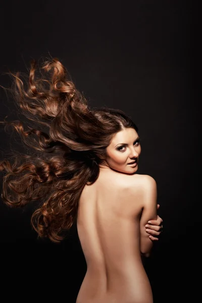 Mode-Foto von schönen nackten Frau mit herrlichen Haaren — Stockfoto