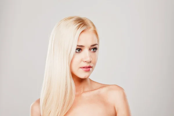 Nahaufnahme Porträt der Sinnlichkeit schöne blonde Frau Modell Gesicht mit Mode Make-up — Stockfoto