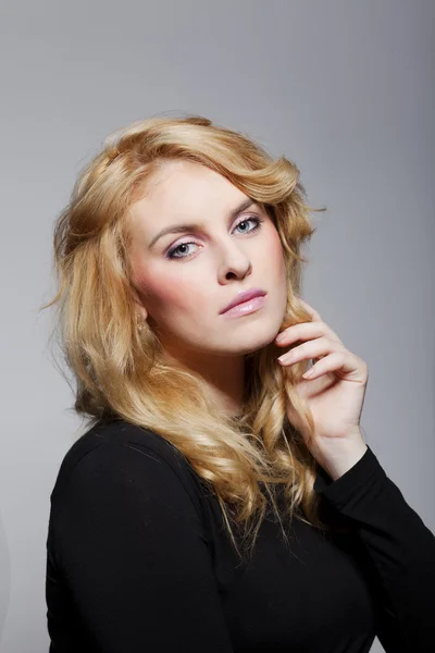 Closeup beauty portrait of a blond lady with on grey background — Stock Photo, Image