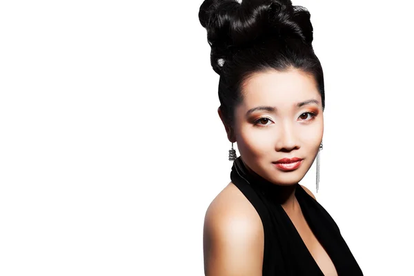 Krásná mladá asijská model. izolované na bílém — Stock fotografie