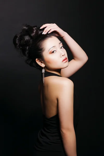 Beautiful young asian model — Stock Photo, Image