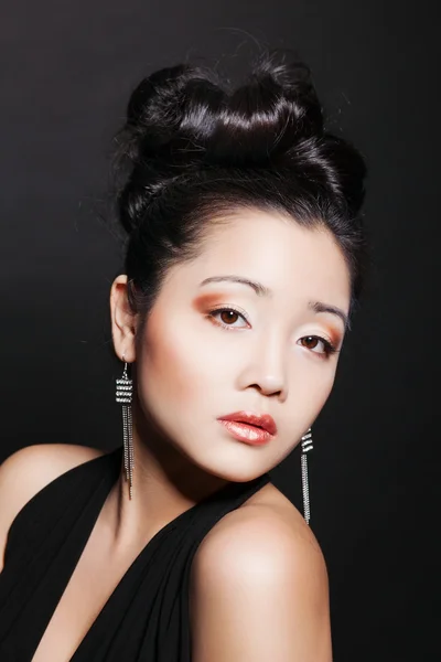 Beautiful young asian model — Stock Photo, Image