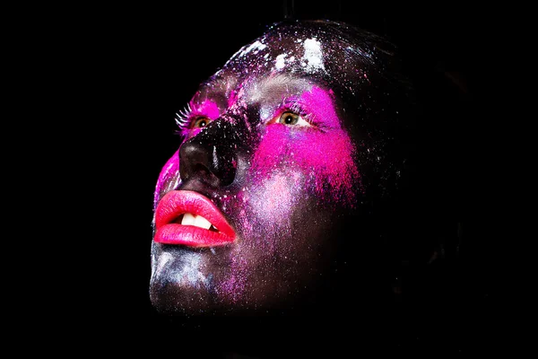 Sztuka Zdjęcie modelu z kreatywnych czarna maska kolorowy makijaż. — Zdjęcie stockowe