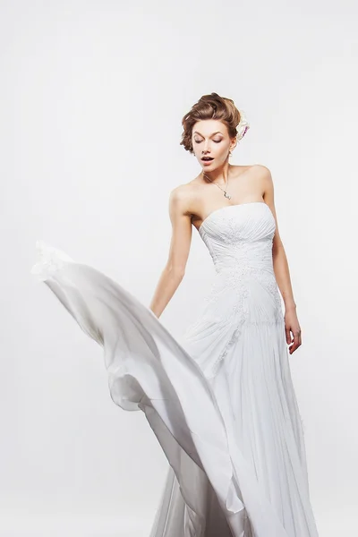Beautiful slender bride in an elegant dress — Stock Photo, Image